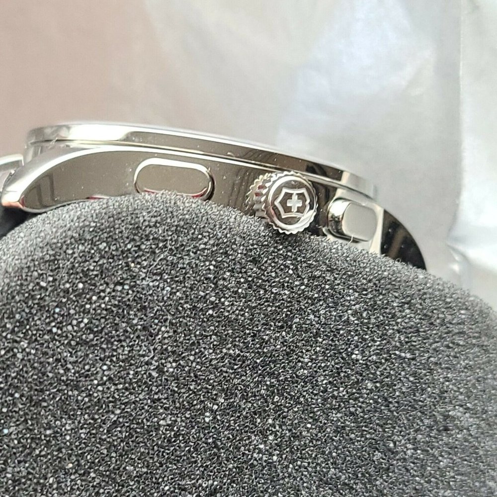 Victorinox Swiss Army Alliance Chronograph Watch 241298 $595 MSRP NEW in Box - Picture 4 of 12